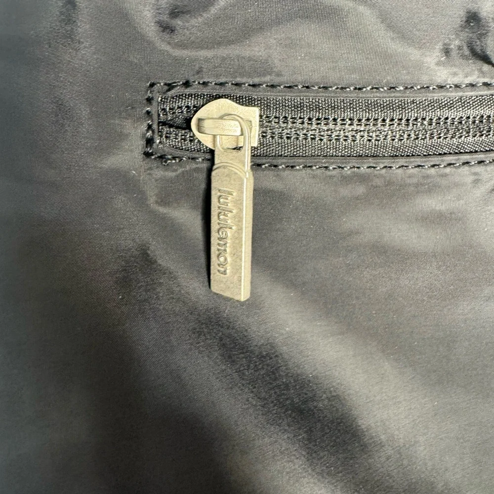 NWT Lululemon Inspired Black Shoulder bag 4L o/s - Picture 7 of 8